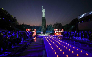 Candle-light vigil held at Memorial Hall of Victims in Nanjing Massacre by Japanese Invaders