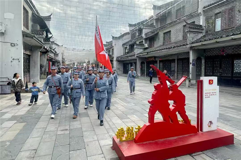 实景互动剧《红街保卫战·黎明行动》。