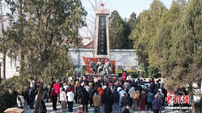 大年初一，第一碗饺子敬英烈