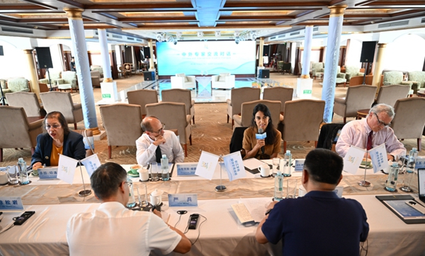 长江文化探访活动中,中外专家交流对话。(资料图)记者 谢智强 摄