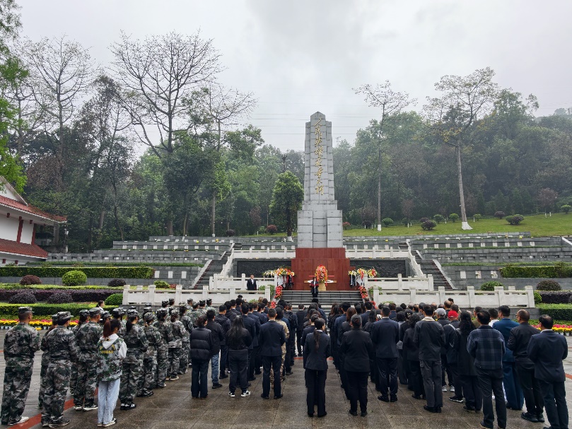 宜宾市烈士陵园活动现场。宜宾市退役军人事务局供图