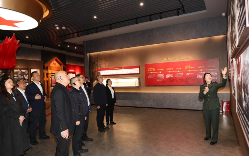 参观万源保卫战战史陈列馆。达州市退役军人事务局供图