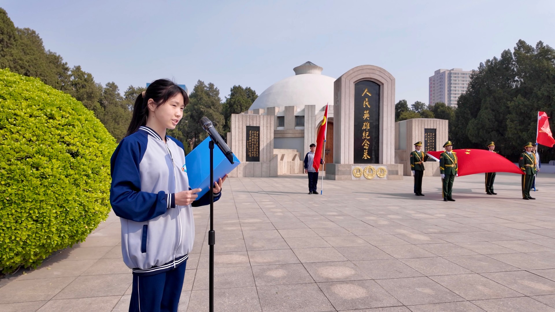 学生代表发言表态。蒲卓摄