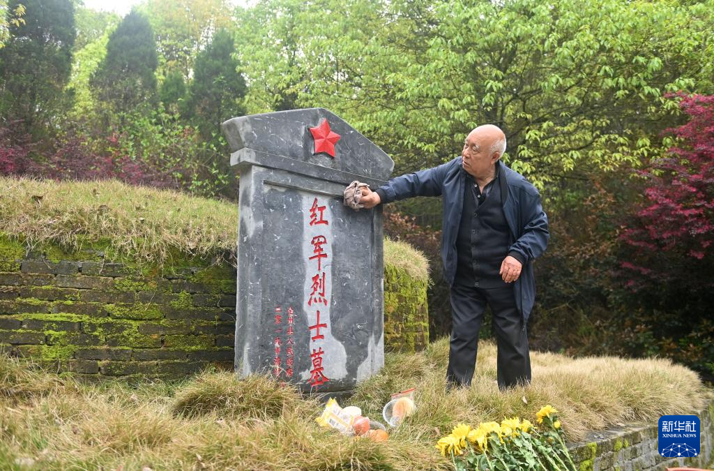 广西全州：一家人守护烈士墓92年