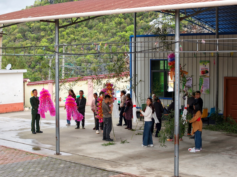 贵州独山泗亭村几代人的75年坚守。