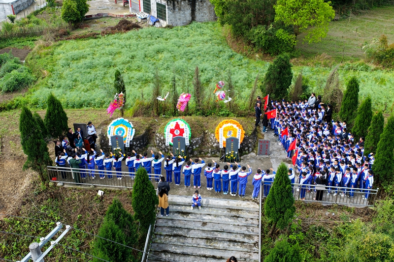 贵州独山泗亭村几代人的75年坚守。