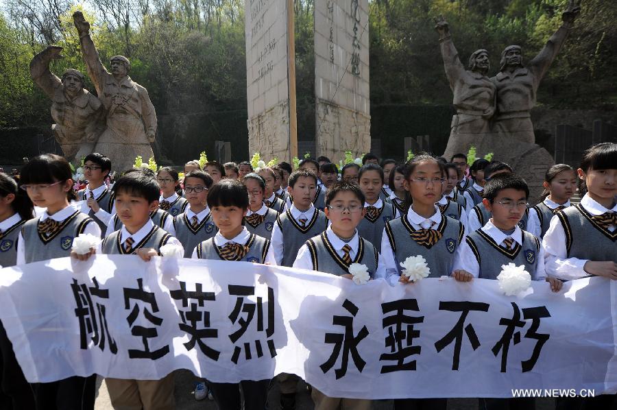 CHINA-NANJING-QINGMING FESTIVAL-WWII-AIR FORCE HEROES-MEMORIAL CEREMONY (CN)