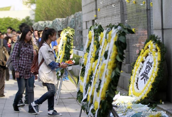 People mourn the Nanjing Massacre victims at the Memorial Hall of the Victims in Nanjing Massacre by Japanese Invaders in Nanjing, capital of east China's Jiangsu Province, April 5, 2014, on the occasion of the Qingming Festival, or the Tomb-Sweeping Day. 