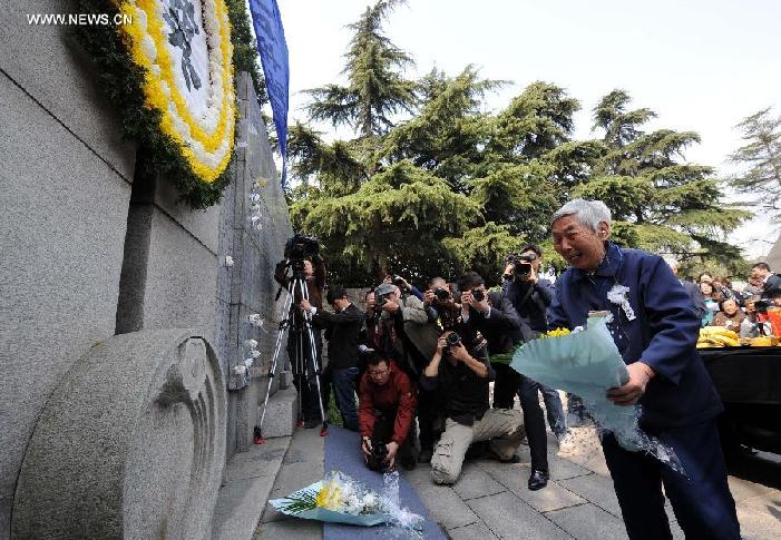 CHINA-NANJING-QINGMING FESTIVAL-NANJING MASSACRE-MEMORIAL CEREMONY (CN) 